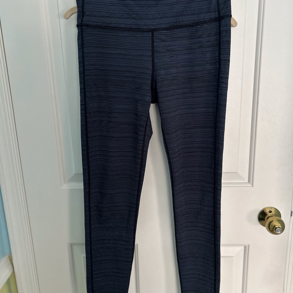 Athleta Salutation (RN 54023) 7/8 Leggings (NWOT) - Picture 10 of 11